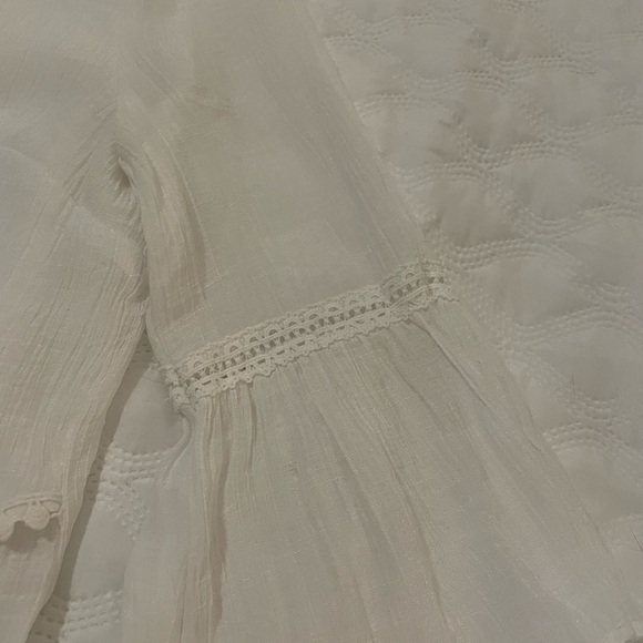 Alex white Top. Pull over, 3/4 length flutter sleaves BOHO. Size L - Picture 7 of 9